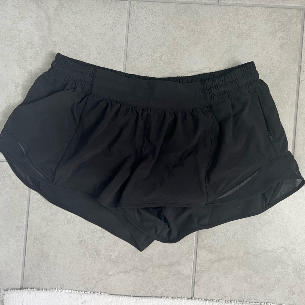 Lululemon 2.5” Hotty Hot Short